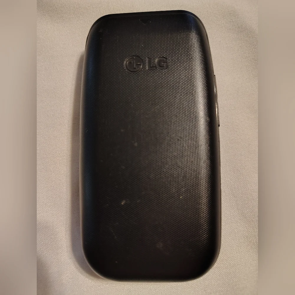 LG True B470 Black and Gray Cellular Flip Phone Like New Working Condition